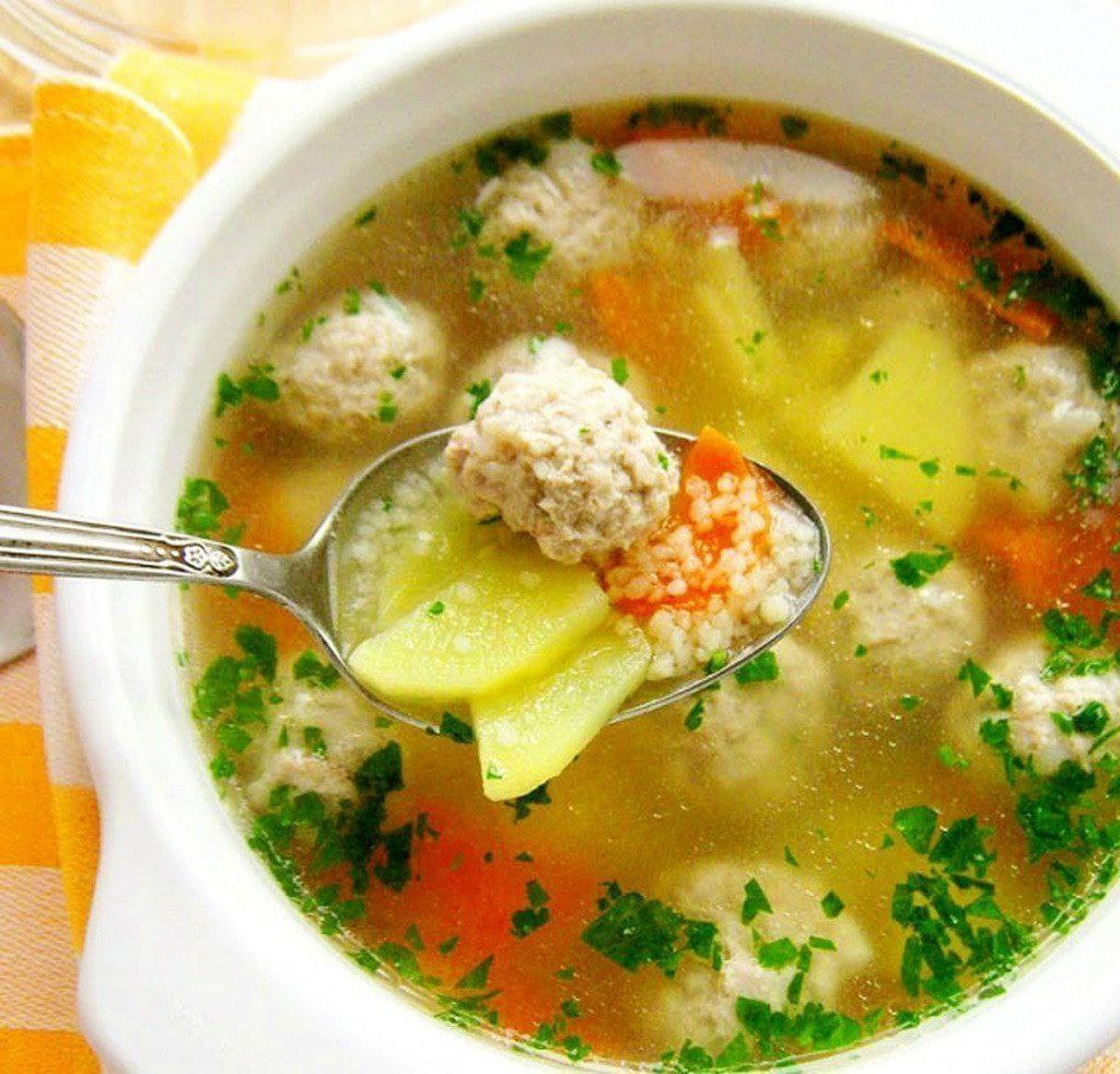 Вкусный суп на бульоне. ТЕФТЕЛЕВЫЙ суп. Суп с фрикадельками. Суп из фрикадельками. Фрикадельки для супа.