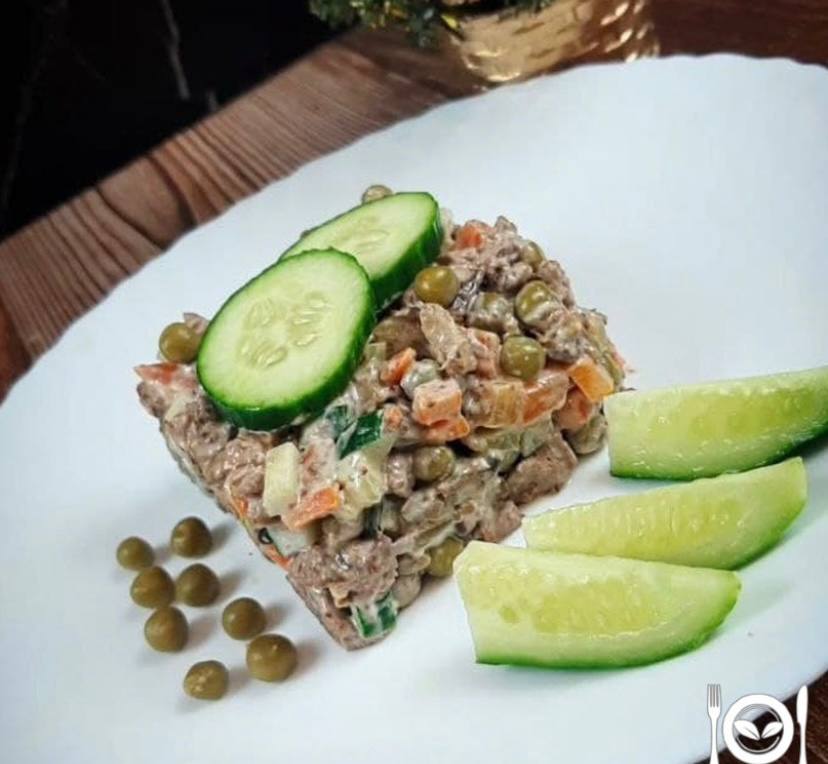 Салат с печенью и грибами⠀
Сохраняй рецепт простого и вкусного салатика.⠀
на...