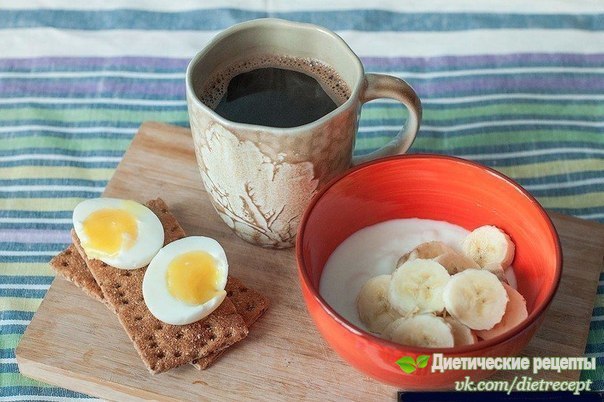 ​​ Рацион на день! 

Завтрак: черный кофе, овсянка, яйцо

Перекус: яблоко...